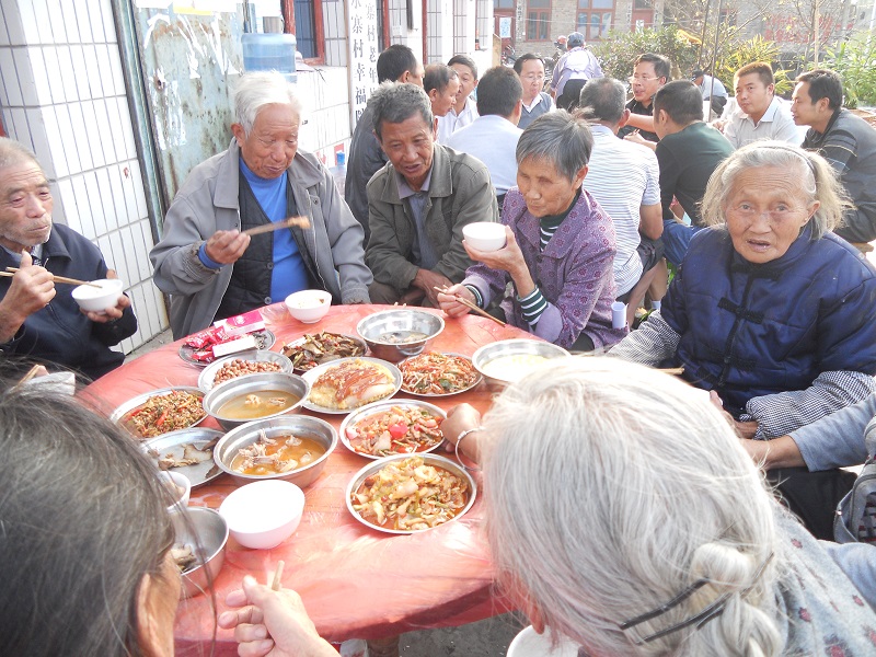 "重阳节" 黄平老年人集体庆生村两委宴席祝寿