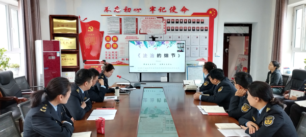 博尔塔拉执法支队机关党支部开展“阅读新时代·奋进新征程”读书推讲活动，党员干部进行读书推讲.png