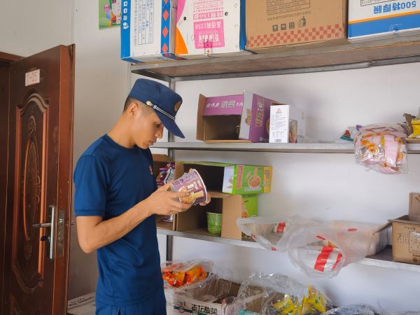 检查食品安全.jpg