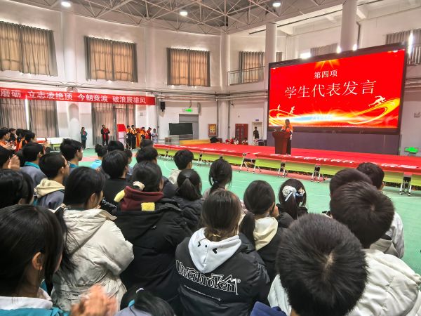 学生代表发言.jpg