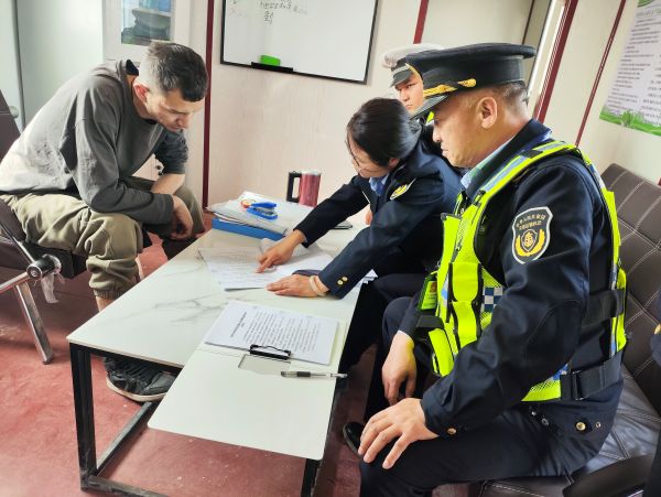 图2.2025年3月25日，与部门一起开展超限超载源头治理座谈会.jpg