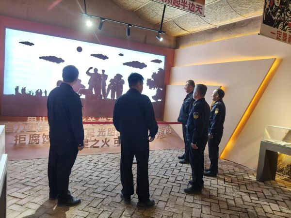 图1.柯坪执法大队执法人员参观“五七干校”.jpg