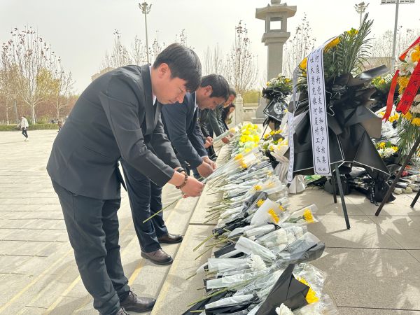 村民代表鲜花.JPG