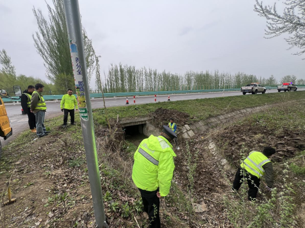 图片1：联合公路养护部门开展联合隐患排查.png