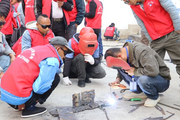 凤庆县“职业化脱产式证书式”农民培训焊工班.JPG