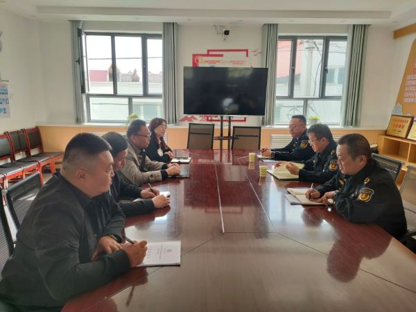 04291745923567506847.jpg 图3:伊犁执法支队与驻村工作队开展交流座谈会.jpg