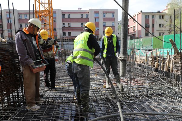 天筑白杨预拌砼公司五一助力师市项目建设，掀起大干热潮图1.JPG