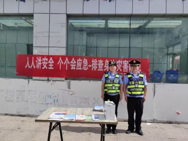 图1：尼勒克执法大队开展“全国防灾减灾日”宣传活动.jpg