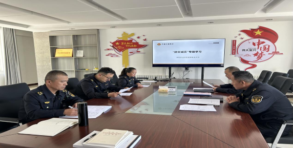 图片二：执法人员组织开展了一堂防灾减灾安全教育课.png