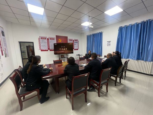 图1：组织观看纪录片《同心共筑中国梦》.jpg