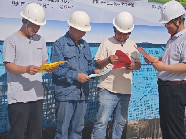 天筑集团恒业公司让民法典进工地，为工人保权益.jpg