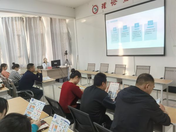 图为十二团医院健康科普进社区。.jpg