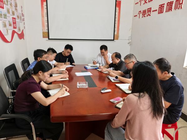 检察院领导班子与社区两委开展座谈.jpg