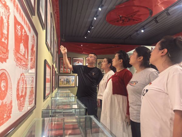参观伊宁市汉宾乡汉宾村红色记忆展馆.jpg