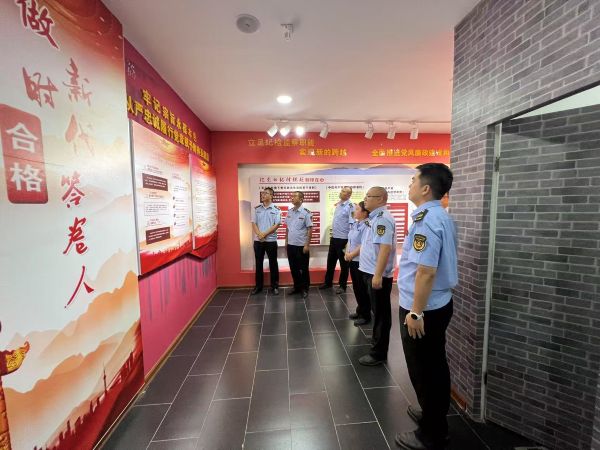 图片2：特克斯执法大队执法人员参观廉政教育基地.jpg