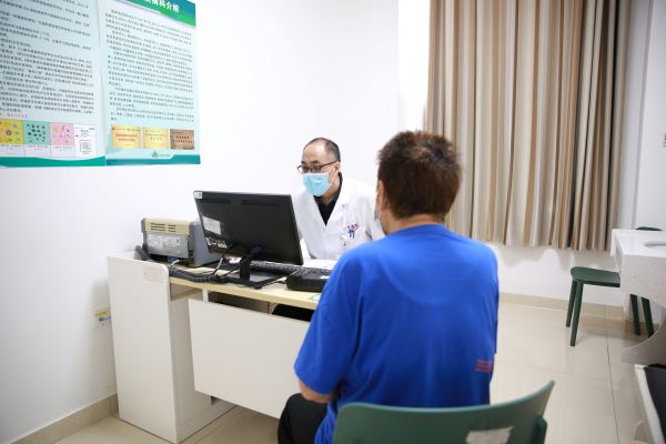 就诊现场。胡珺 摄.JPG