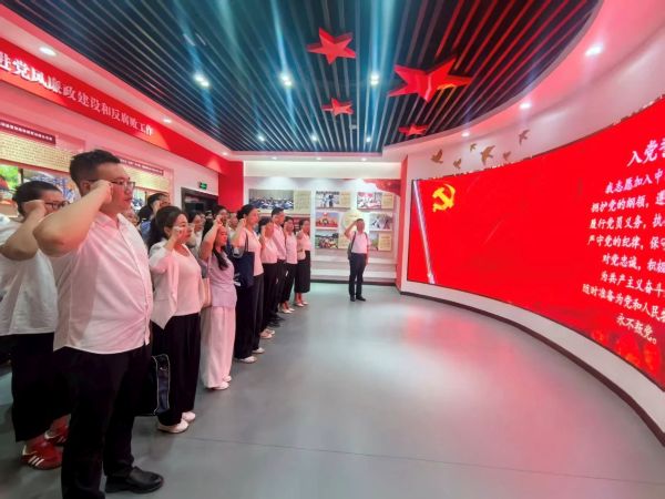 阿克苏执法支队年轻干部参加读书分享会2.jpg