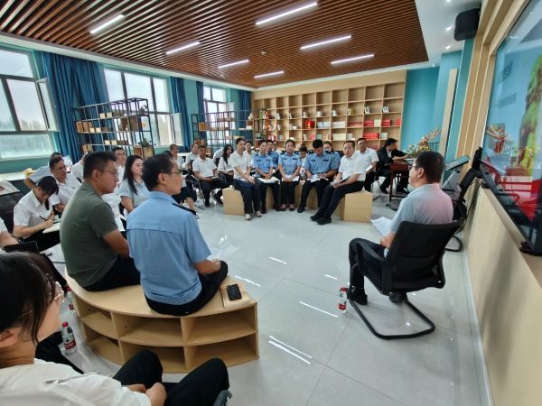 阿克苏执法支队年轻干部参加读书分享会1.jpg