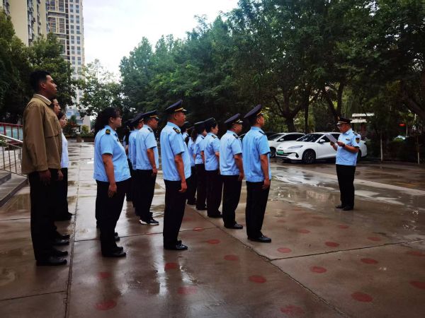 阿克苏执法支队机关组织周一升国旗“发声亮剑”1.jpg