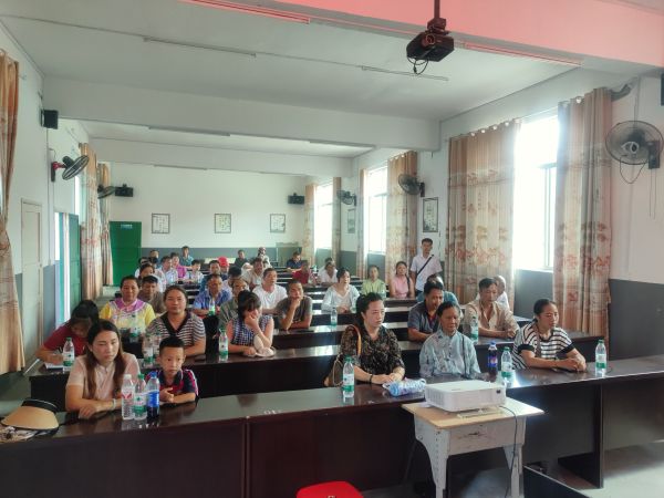 协同育人工作会议现场.jpg