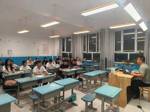 塔里木中学新教师听讲3.jpg