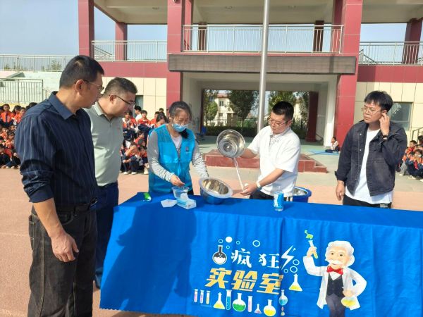 马德堡半球实验1.jpg