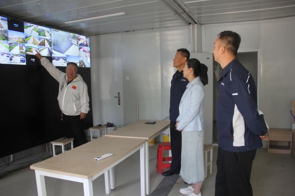 八师产业工人集中居住园开展节前专项安全检查1.jpg