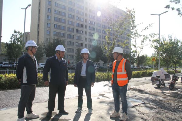 新疆天筑建工集团广联公司双节前工地安全排查 织密施工“安全网”.JPG