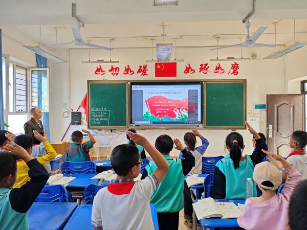 升旗仪式照片1.jpg