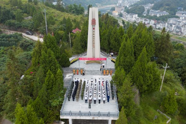 图为  敬献花篮仪式现场（吴兴科  摄）.jpg
