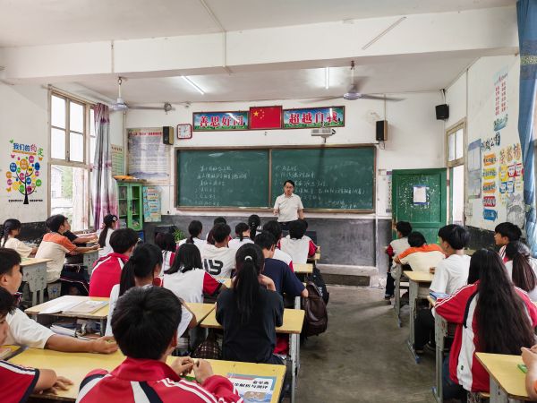 九年级7班主题班会.jpg