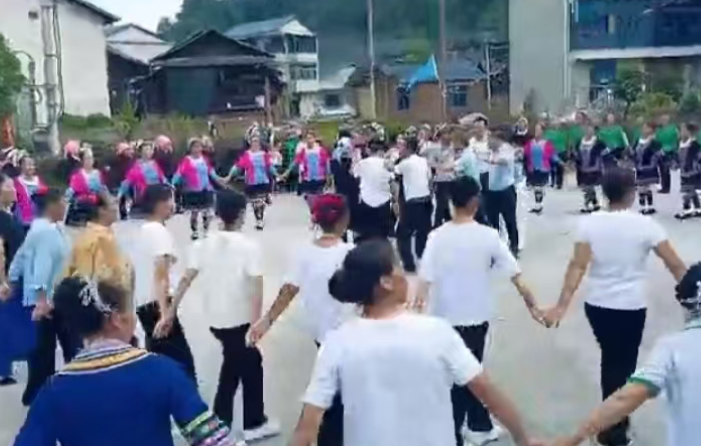 屏幕截图 2025-10-08 203414.png