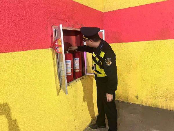 图一：检查隧道安全设施.jpg