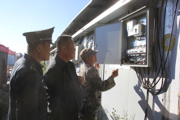 八师产业工人居住园（建业小区）开展冬季闭园前安全检查.JPG