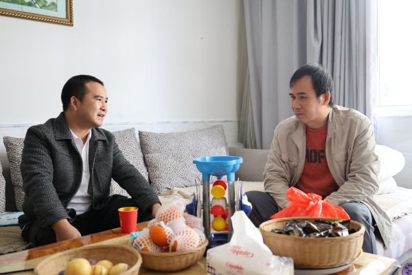 10301761829865782970.jpg 图为  与退休干部座谈现场(徐超  摄).jpg