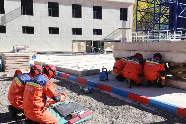 11051762348792418453.jpg 3 顶撑预制板.jpg