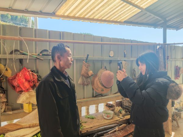 11211763723642345857.jpg 图为 入户开展确认现场(蒙秀琴 摄).jpg