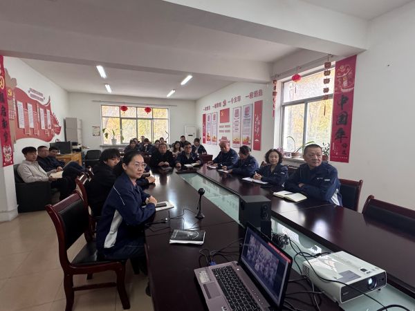 深学廉规强自律 观影警心筑防线—天筑建工集团广联公司组织党员干部观看廉政警示教育片.jpg