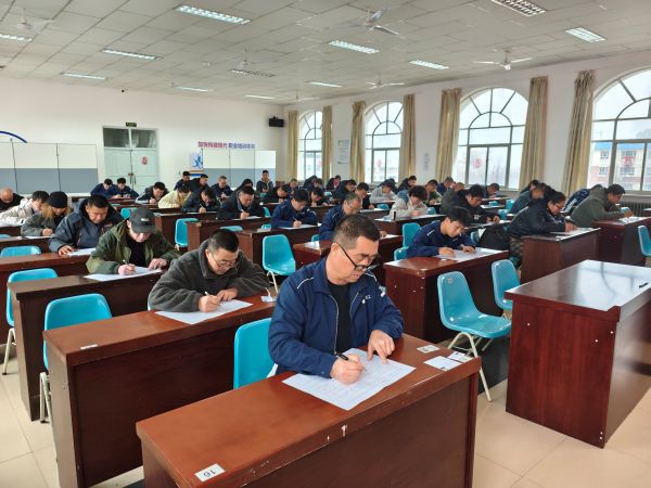 12011764584624490383.jpg 天筑职业技能培训学校开展安全管理人员培训考试2.jpg