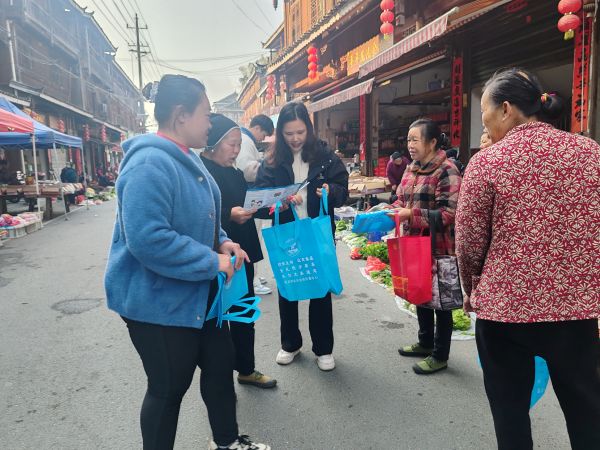 12111765452415789948.jpg 002.jpg