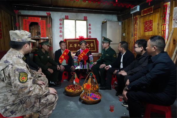 图为 座谈现场（许青青 摄）.JPG