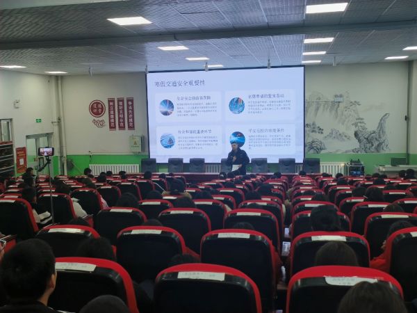 01231769166685932475.jpg 民警开展校园安全教育-佐合热古丽摄.jpg