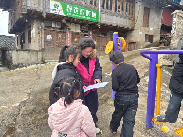 关心关爱留守儿童 (4).jpg