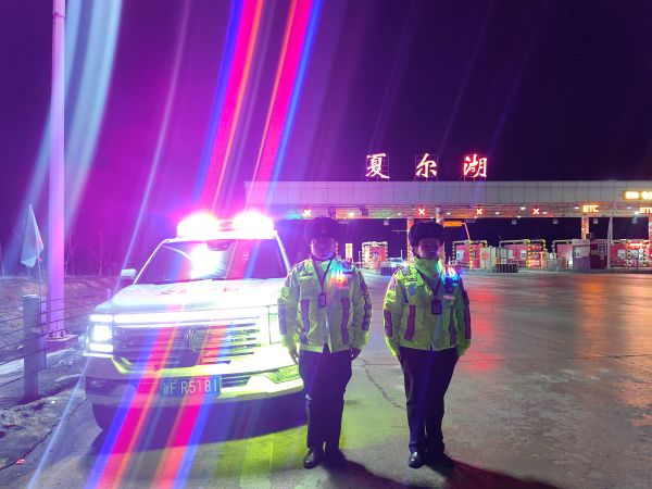 图一：特克斯执法大队执法人员开展夜间巡查.jpg