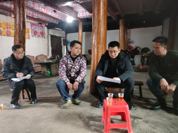 图为 党组书记、局长陆远海走访座谈现场（石雪群 摄）.jpg