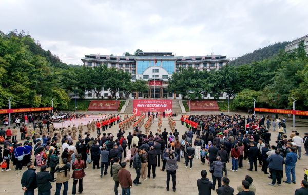 图为   新兵入伍欢送大会现场（潘仕创  摄）.JPG