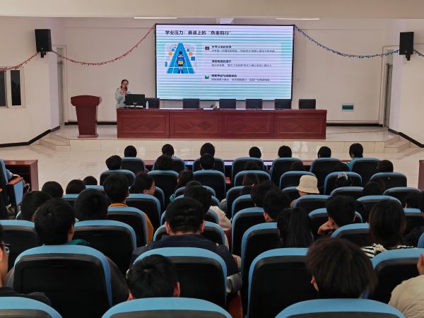 讲座照片2.jpg
