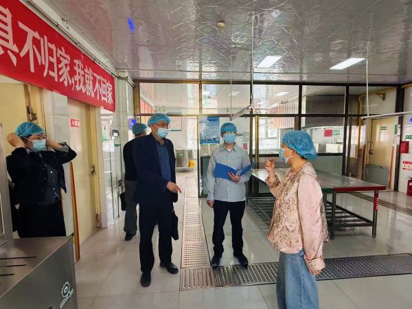 04141776161555660630.jpg 图2:五团纪委联合社会事务办公室到五团幼儿园开展校园食品安全专项监督检查.jpg