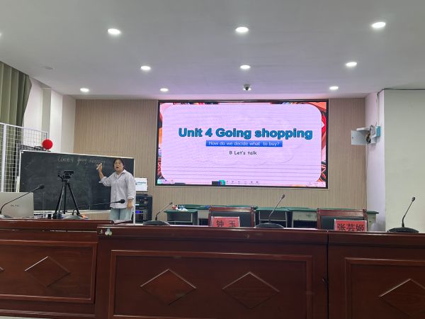 课堂试教图片 (1).jpg