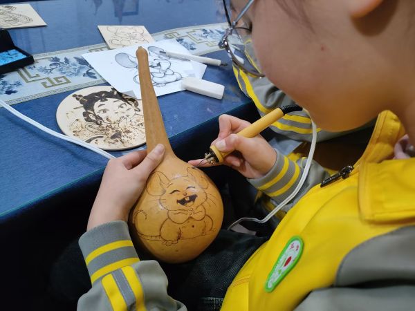 非遗进校园，“烙”笔生花“拓”印传承——泸县牛滩镇玉峰学校课后服务探索特色育人新路径 (3).jpg